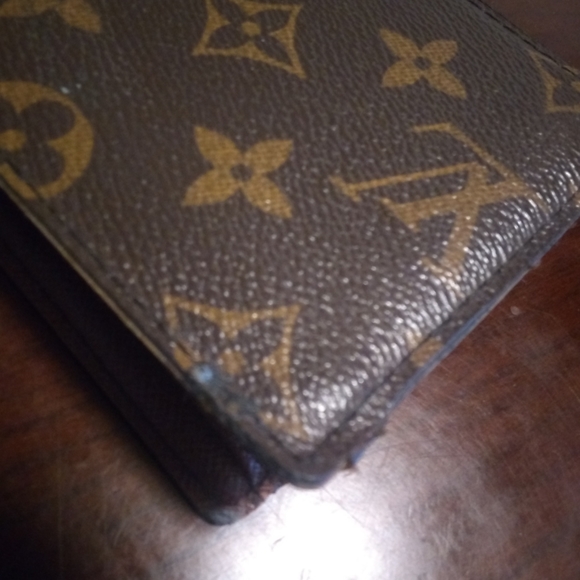 Louis Vuitton shoes and wallet - Picture 15 of 16